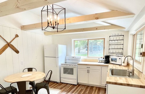 Hillsboro Cottage | Lakefront Cottage on Franklin Pierce Lake!