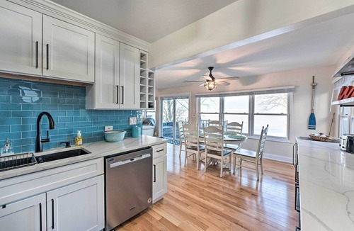 Lake Koshkonong House | Lakefront Home w/Gorgeous Sunsets, Kayaks, & Pier