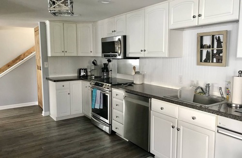 Bolton Landing House | Lakefront house in the town of Bolton right on the water with private dock space
