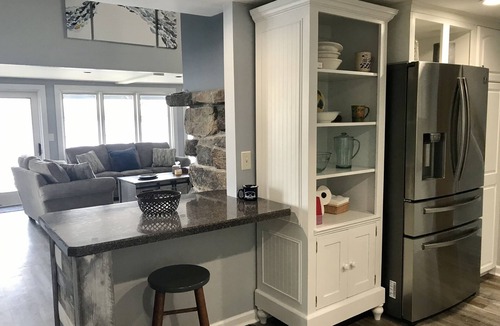 Bolton Landing House | Lakefront house in the town of Bolton right on the water with private dock space