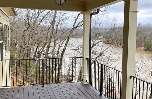 Dry Ridge House | Lakefront house mins from the ARK! Private dock