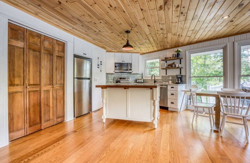 Sherwood Forest House | Lakefront Jewel By: Evergreen Home