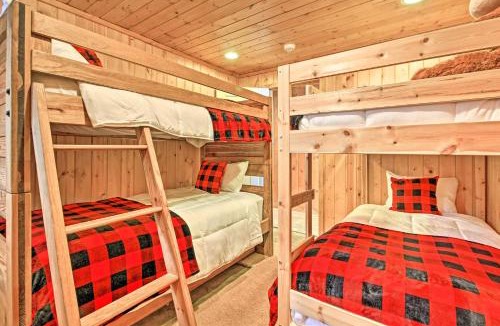 Lutsen House | Lakefront Log Cabin with Dock about 9 Mi to Lutsen Mtn