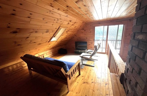 Woodsville Cabin | Lakefront Log Home in White Mountains! Dog-Friendly!