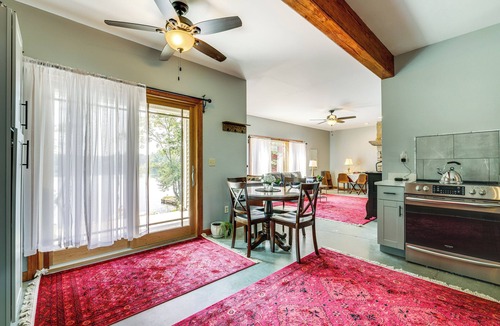 Orange Apartment | Lakefront Orange Vacation Rental - Pet Friendly!