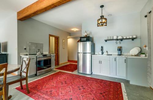 Orange Apartment | Lakefront Orange Vacation Rental - Pet Friendly!