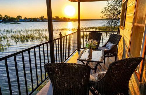 Azle House | Lakefront, Pool, TreeHouse, 10BR, GameRoom, Hottub