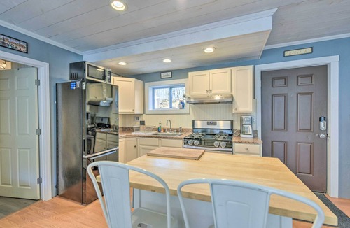 Eastern Vermont Cottage | Lakefront Retreat w/Large Yard & Boat Dock!