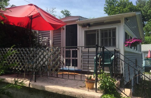 Goshen Cottage | Lakefront Summer Cottage~Sparkling clean social distancing space