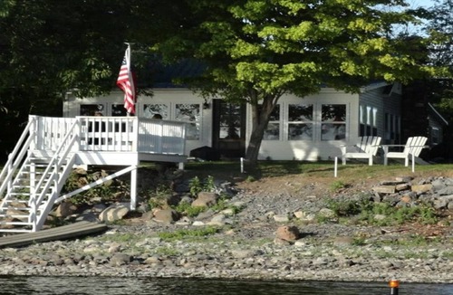Champlain Cottage | Lakefront vacation rental-Welcome leaf peepers!