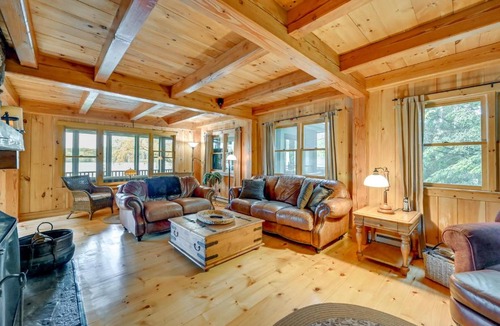 Westhampton House | Lakefront Westhampton Cabin with Beach and Kayaks!