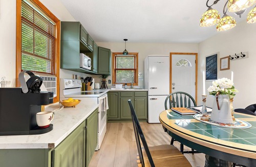 Lindstrom Cabin | Lakefront, wildlife Cabin retreat - Pelican Bay Cabin