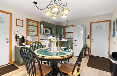 Lindstrom Cabin | Lakefront, wildlife Cabin retreat - Pelican Bay Cabin