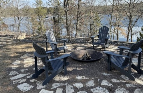 Markville House | Lakefront & Woods Retreat