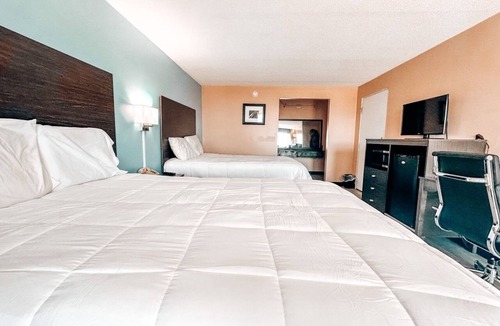 Russell Springs Hotel | Laker Inn