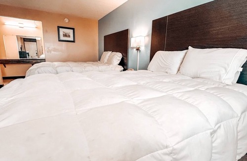 Russell Springs Hotel | Laker Inn