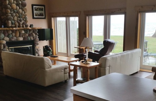 Onamia House | Lakeshore Townhome Lake Mille Lacs