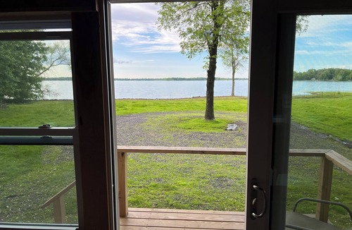 Grand Isle Cottage | Lakeside 2-bedroom cottage with WiFi in Grand Isle