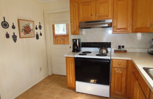 Isle La Motte Cottage | Lakeside cottage with west shore island sunsets and views of the Adirondacks.