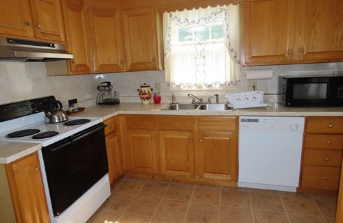 Isle La Motte Cottage | Lakeside cottage with west shore island sunsets and views of the Adirondacks.