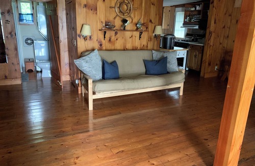 North Hero Cottage | Lakeside Cottage