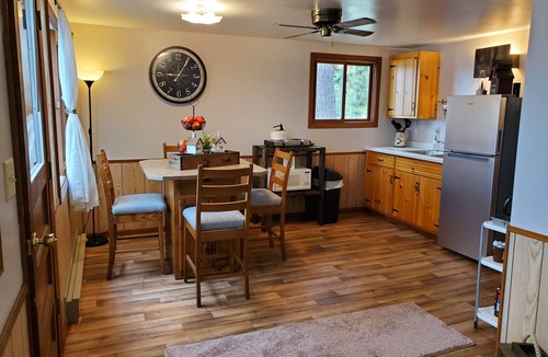 Spooner Cottage | Lakeside Cottage!