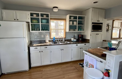 Wyoming House | Lakeside Getaway! 35 mins from downtown Minneapolis & close to Mall of America