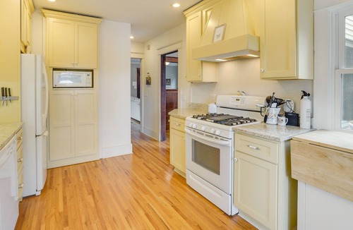 Lindstrom House | Lakeside Lindstrom Retreat w/ Grill & Dock Access