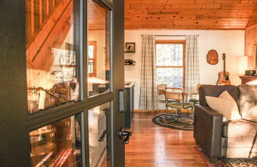 Markville Cabin | Lakeside Log Cabin + Hot Tub