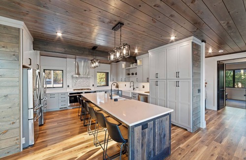 Minong Cabin | Lakeside Mansion - Pool - Hot Tubs - Home Theater