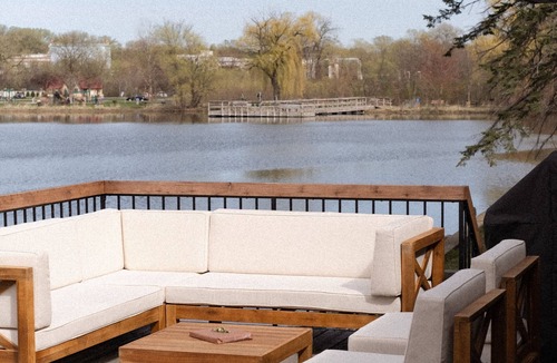 Roseville House | Lakeside Paradise: Your Serene Escape Awaits!
