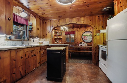 Bloomer Cabin | Lakeside Serenity: Your Perfect Northwoods Exhale