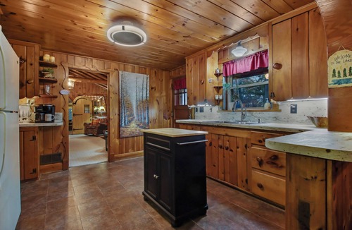 Bloomer Cabin | Lakeside Serenity: Your Perfect Northwoods Exhale