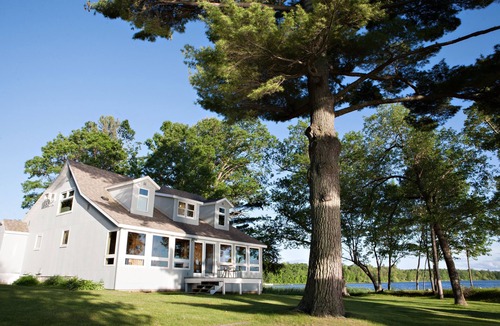 Deerwood House | Lakeside Tranquility in the heart of Lake Country