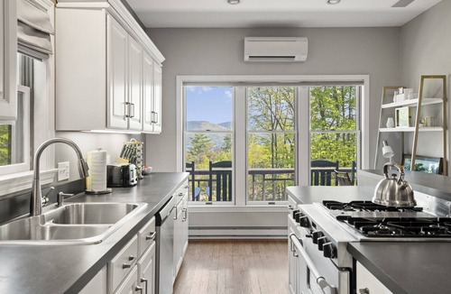 Bolton Landing House | Lakeview Lodge