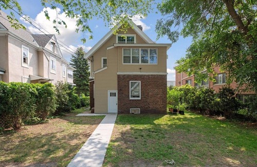 Whittier House | Land of 1000 Lakes. Downtown Minneapolis. Sleeps 4. Fully Furnished.