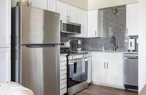 Maryvale Apartment | Landing | Chic 2BD in Maryvale Village