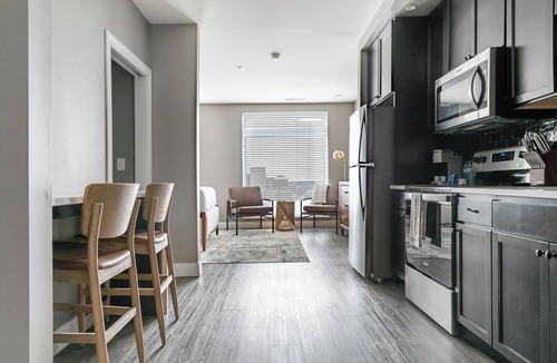 Downtown Columbus Apartment | Landing | Chic Studio, Gym, Clubhouse