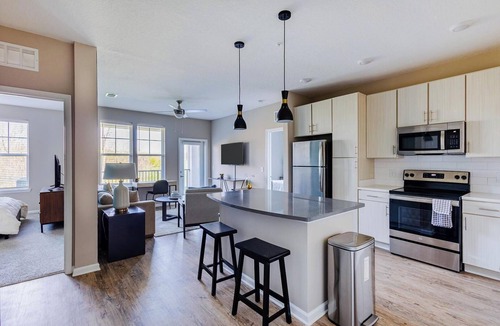 Kenton Apartment | Landing | Incredible 2BD, Gym, Pool