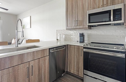 Katy Apartment | Landing | Modern 1BD, Courtyard, Clubhouse