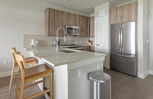 Katy Apartment | Landing | Modern 1BD, Courtyard, Clubhouse