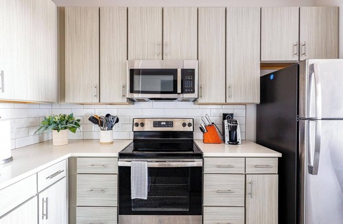 Covington Apartment | Landing | Modern 1BD, Gym, Pool