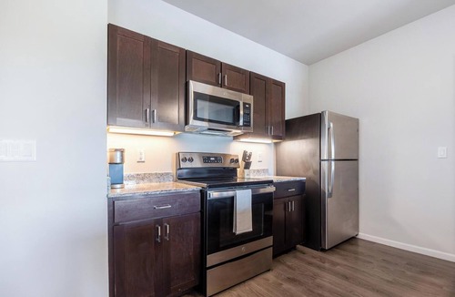 Greenwich Apartment | Landing | Modern 2BD, Game Room, Gym