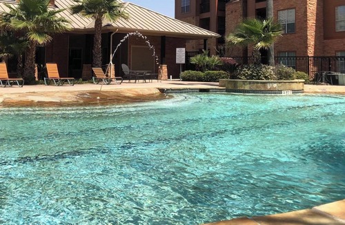 Southbelt/Ellington Apartment | Landing | Spectacular 2BD, Clubhouse, Pool