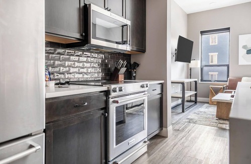 Downtown Columbus Apartment | Landing | Stylish 1BD, Gym, Clubhouse
