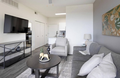 Tempe Apartment | Landing | Stylish 1BD, Pool, Gym