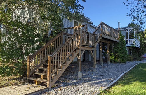 Addison Apartment | Large 1-Bdrm+ Apartment Surrounded by Nature in Rural Vermont