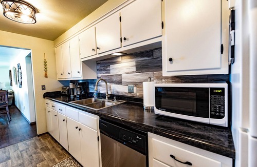 Ashwaubenon House | Large 2-Unit House-Near Lambeau