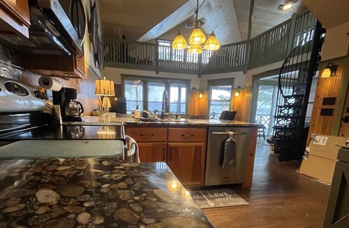 Crosslake Cabin | Large Cabin with Sandy Beach Lakefront on Whitefish Chain and lakeview Hot tub!