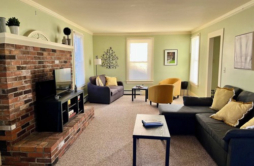 Greenfield House | Large Home in Greenfield Sleeps 8, w/4 bedrooms & 3 baths